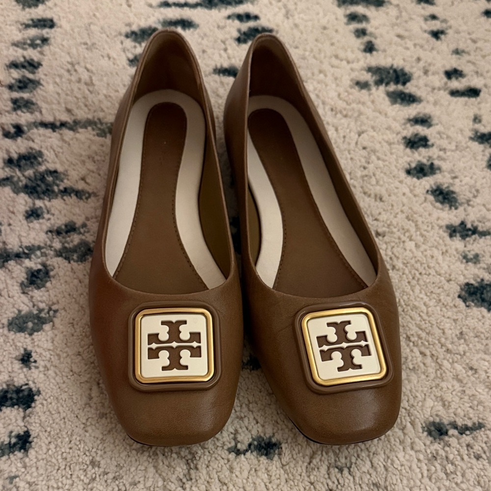 Tory Burch Tan Loafers with Logo Accent